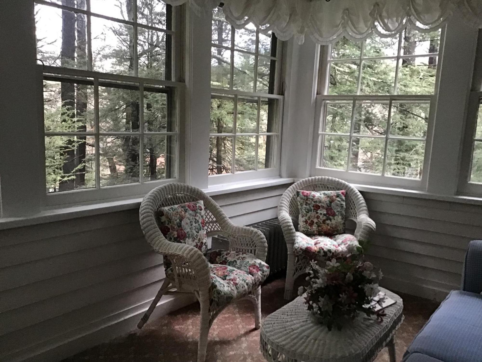 Brookview Manor Inn Canadensis Exterior photo